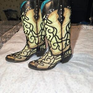 Women's Western Boots with Gold and Black Design